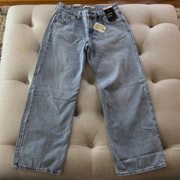 Levi's Women’s Low Loose straight leg jeans. NWT 26x30 - Picture 5 of 9